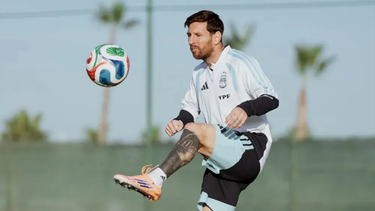 Lionel Messi realizó trabajos livianos en Kansas durante el primer entrenamiento de la Selección argentina rumbo al Mundial 2026. Lionel Messi realizó trabajos livianos en Kansas durante el primer entrenamiento de la Selección argentina rumbo al Mundial 2026.