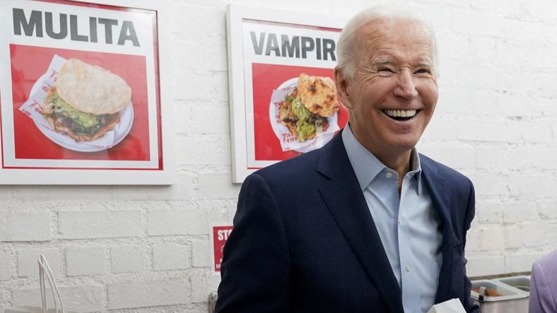Biden, perdido y errático, confundió el motivo de la muerte de su hijo mayor.