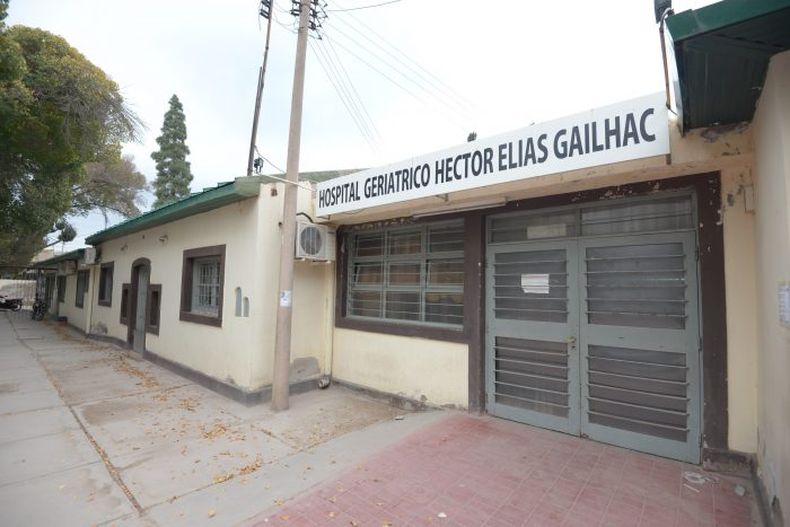 Un adolescente ingresó a un hospital de Las Heras con una herida de bala en el pie