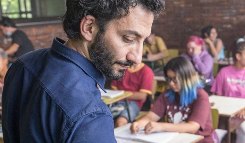 "El suplente": una pel&iacute;cula lleg&oacute; a principios del 2023 y fue un &eacute;xito en Netflix