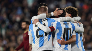 La aerolínea de bandera activó un operativo especial para facilitar el viaje de los argentinos al Copa Mundial de la FIFA 2026. La aerolínea de bandera activó un operativo especial para facilitar el viaje de los argentinos al Copa Mundial de la FIFA 2026.