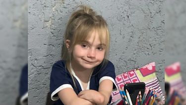 Juanita, la niña mendocina que conmovió a todos, fue operada en España para mejorar la movilidad de sus brazos
