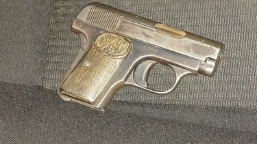 El arma de fuego que portaba la menor de edad. El arma de fuego que portaba la menor de edad.