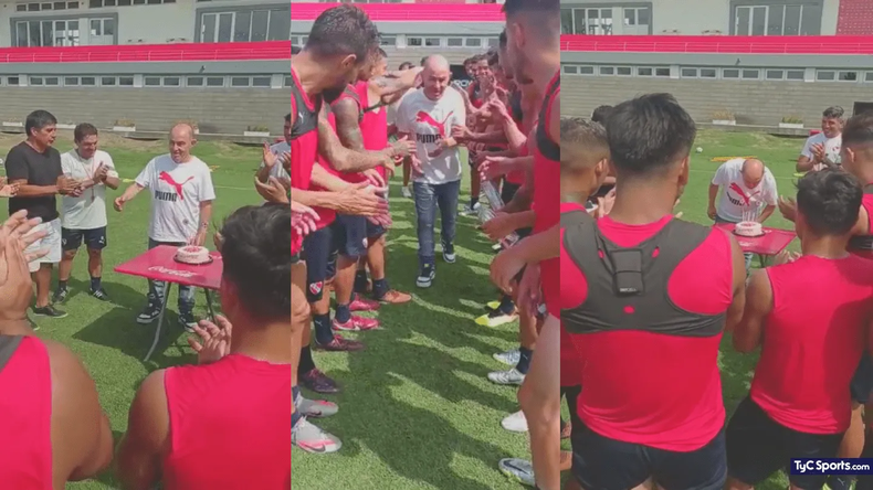 Bochini festejó su cumpleaños con el plantel de Independiente.