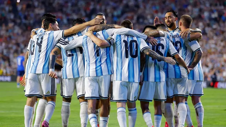 Lionel Scaloni ultimó detalles en Kansas City y tiene casi definida la formación para el estreno frente a Argelia por el Mundial 2026.