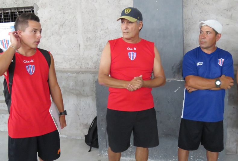 22 El nuevo cuerpo técnico de Pedal Club, Rodrigo Saparrart (PF), Omar Freire (DT) y Julio Domínguez (Ay. de campo). Sábado 19 02 22