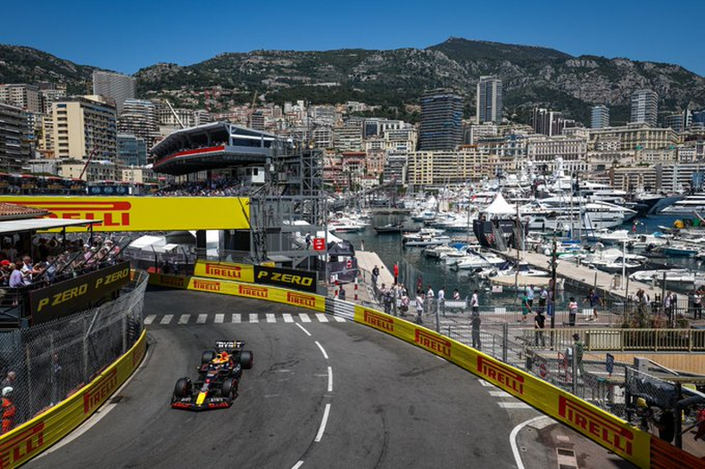 Max Verstappen en lo más alto.