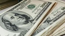 El dólar oficial cerró a $119,69 y los bursátiles operan con alzas de hasta 2,7%