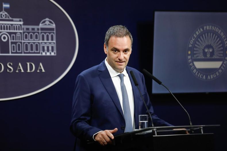Javier Milei prohibió el uso del lenguaje inclusivo en la administración pública.