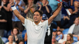 Sebastián Báez sigue en racha y se metió entre los ocho mejores del ATP 250 de Auckland. &nbsp;