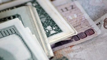 Las tasas bajan para que el dólar repunte