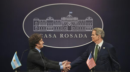 ¿Quién es el ministro de Estados Unidos, nuevo fetiche del Gobierno argentino?