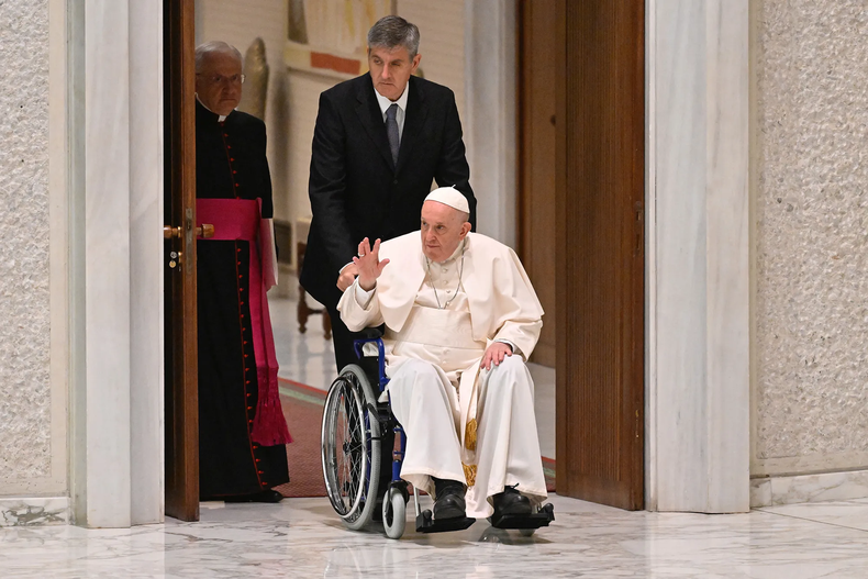 El papa Francisco fue llevado a un hospital en Roma.