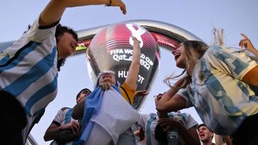 Los hinchas argentinos coparon las calles de Qatar.