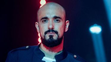 Abel Pintos presenta el álbum Alta en el cielo con emblemáticas canciones patrias.