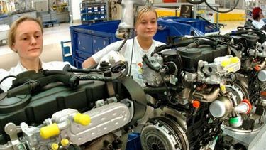 Alemania flexibiliza la inmigración en busca de mano de obra calificada