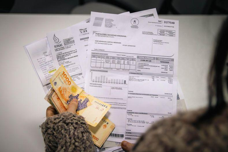 Los argentinos ven que su salario no alcanzan y crece el endeudamiento