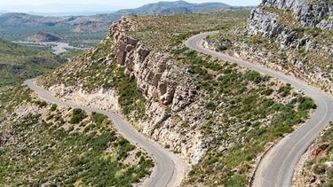 Ruta Nacional 40 y su traza en Cuesta El Chihuido, Malargüe. Ruta Nacional 40 y su traza en Cuesta El Chihuido, Malargüe.