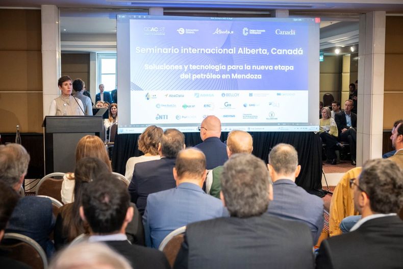 La ministra de Energía y Ambiente, Jimena Latorre, encabezó una agenda de trabajo bilateral orientada a profundizar los vínculos institucionales y explorar oportunidades de inversión, innovación y transferencia tecnológica.