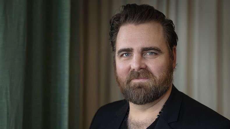 De qué trata El Rastro, la serie policial que la rompe en Netflix