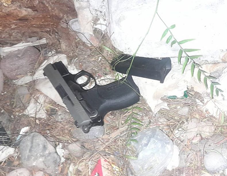 El arma que tenía el agresor, la cual estaba apta para el disparo.&nbsp;