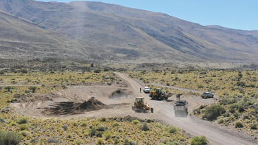 La Dirección de Vialidad Provincial realiza tareas de conservación en la zona de El Sosneado, en Malargüe.