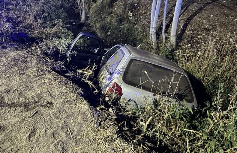 Así quedó el coche que manejaba el efectivo policial.&nbsp;