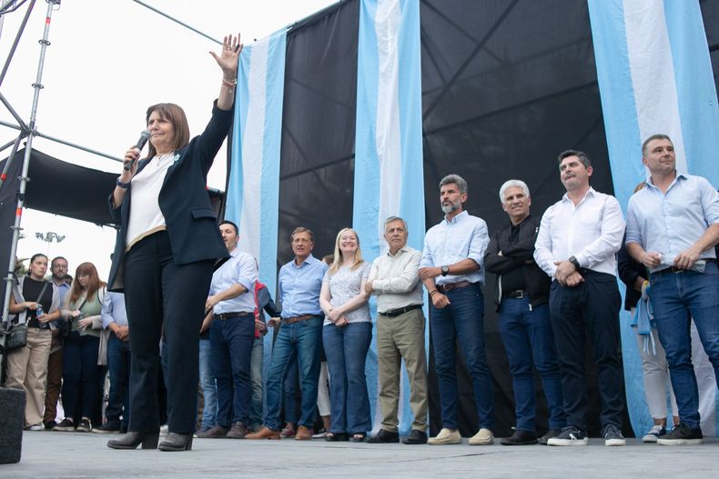Bullrich cerró en Mendoza su gira por Cuyo, en el marco de la campaña electoral