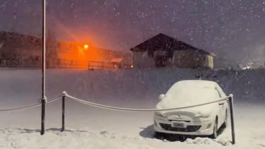 Nieve en Las Leñas en las primeras horas de este lunes (Foto gentileza Lucho Martín). Nieve en Las Leñas en las primeras horas de este lunes (Foto gentileza Lucho Martín).