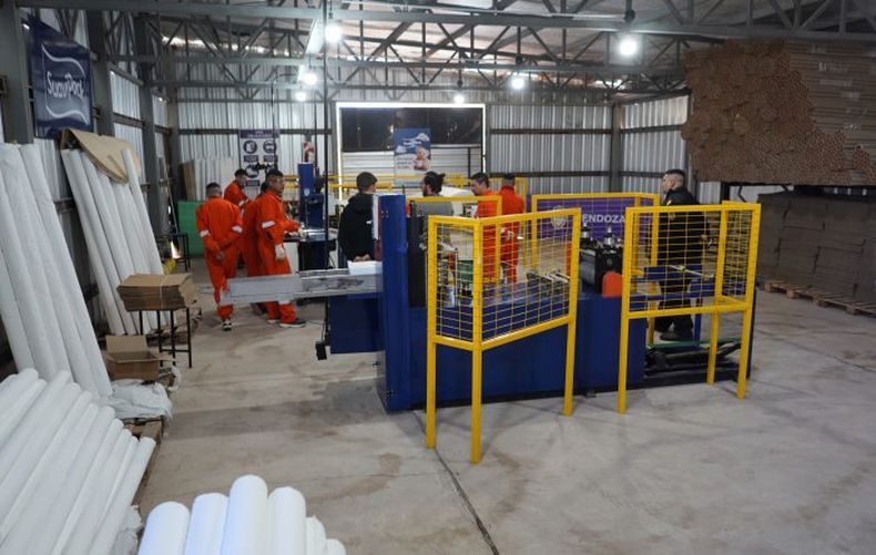 Durante la inauguración, autoridades provinciales y representantes empresariales recorrieron las instalaciones en la cárcel de Almafuerte