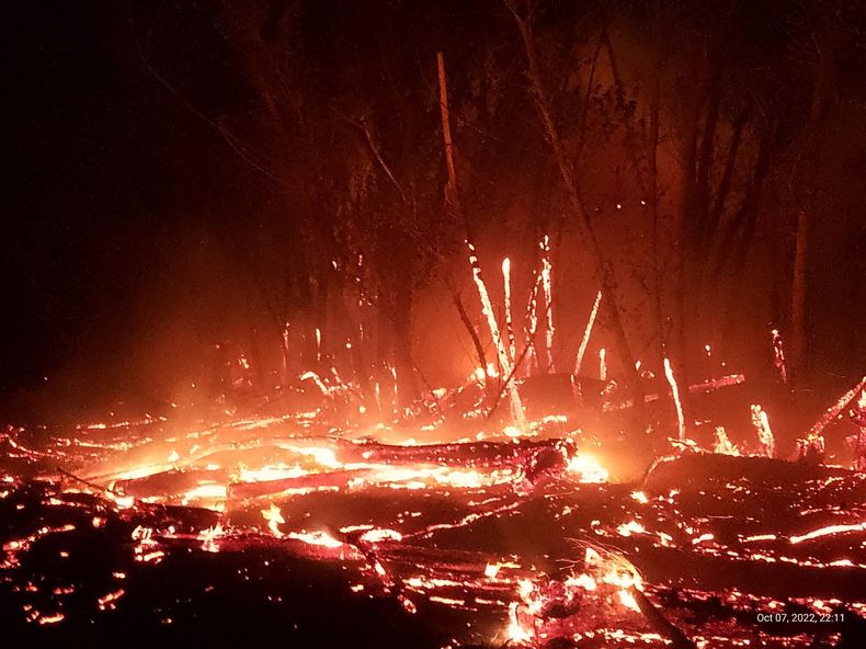 En Alvear hay al menos tres focos de incendios aún activos.