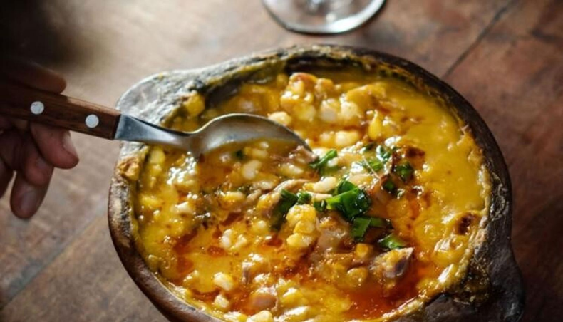 Una de las recetas típicas en cada mayo es el locro