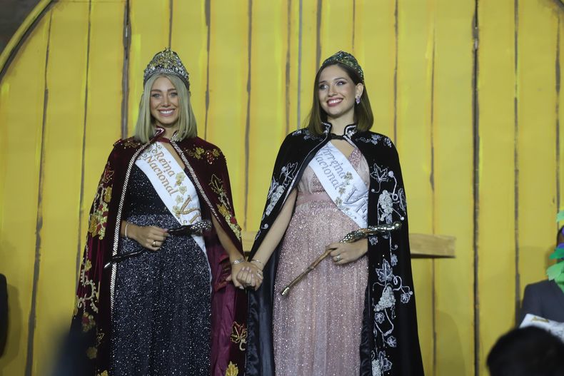 Agostina Saua y Rocío Neila, reina y virreina salientes Agostina Saua y Rocío Neila, reina y virreina salientes