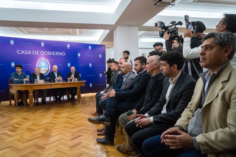 El gobernador Alfredo Cornejo realizó el convenio con el intendente de Luján de Cuyo, Esteban Allasino, para establecer el Hub Logístico en ese departamento.
