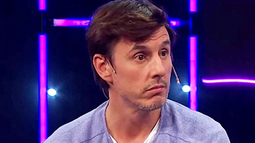 Con su ropa en bolsas de consorcio, Roberto García Moritán abandona la casa que compartía con Pampita