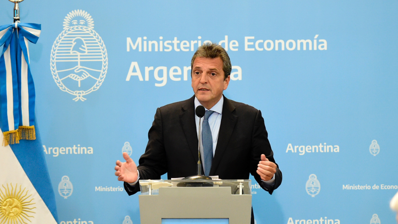 El ministro de Economía, Sergio Massa, anunció el canje de la deuda en pesos