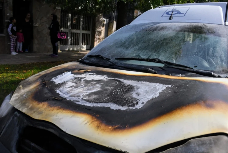 Rosario: incendios de autos y nuevas amenazas narco contra Bullrich y ...
