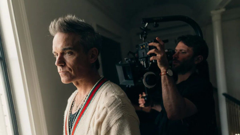 Robbie Williams, entre excesos y reflexiones: 