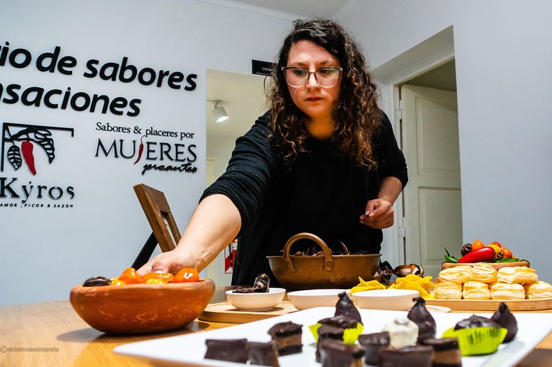 Los maridajes con quesos y vinos forman parte de la experiencia que ofrecen al público.