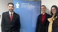 Marcos García junto a Trinidad Puebla Bertolo y la Profesora María Milagros Noli.