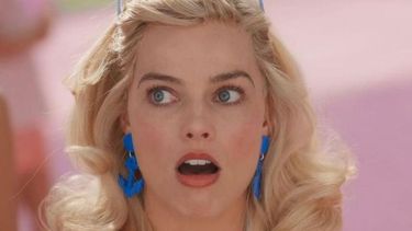 Margot Robbie se luce en esta película que desembarcó en HBO Max.