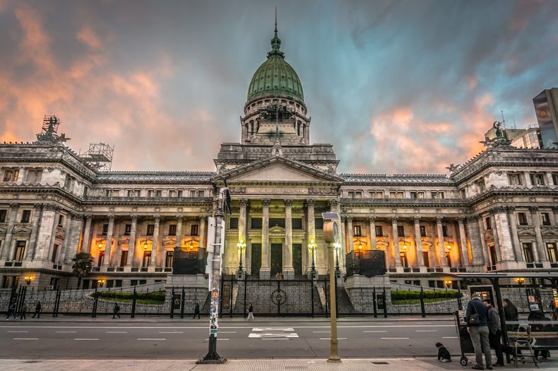 Una ley en Argentina puede ser votada por las dos cámaras pero vetada por el Ejecutivo. Qué puede hacer el Senado.