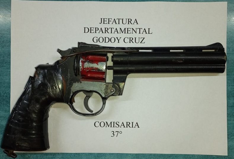 arma, porros, detenido, godoy cruz