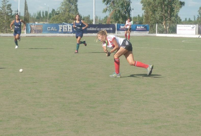 13  River Plate, jugó muchos partidos de hockey en San Rafael- Domingo 03-03-13