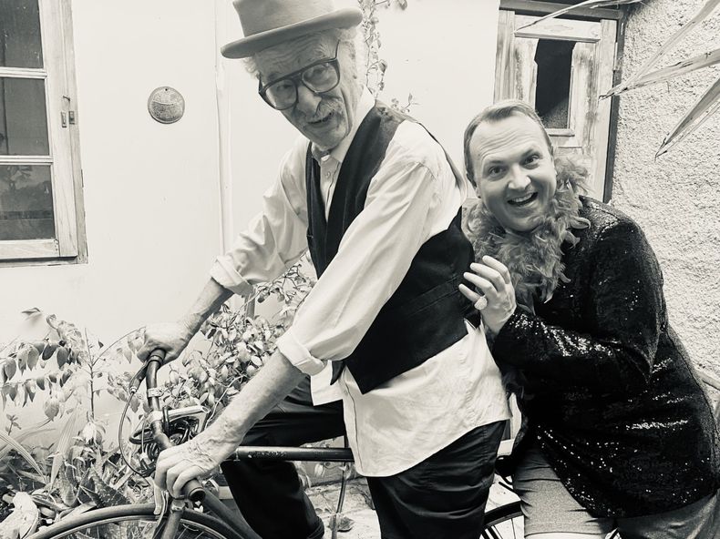 Ernesto Suárez y Adrián Sorrentino presentan su espectáculo “Jacinto y yo” en el Teatro Mendoza.