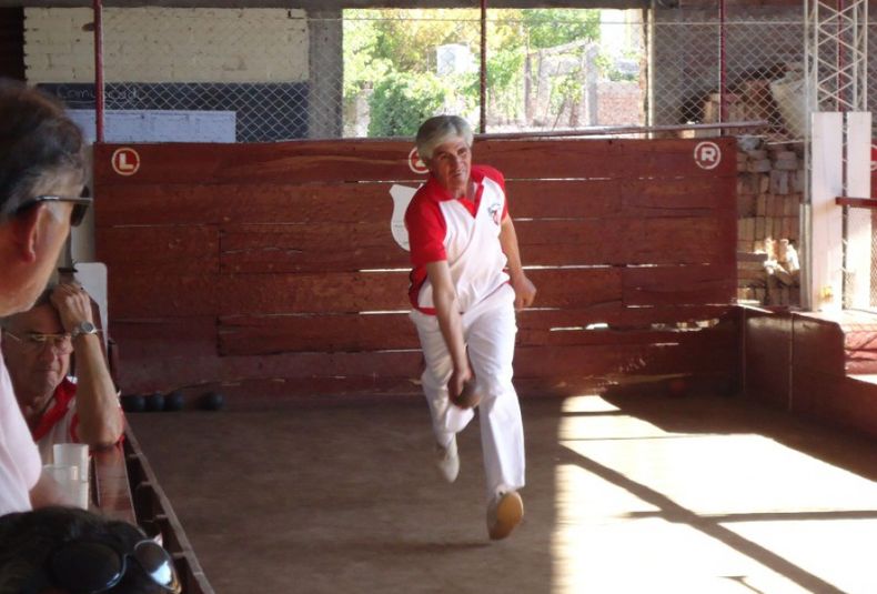 13  Esta noche se juegan las semifinales de bochas en tríos y parejas mixtos del 69º Aniversario del Club Atlético San Luis--  Martes 19-03-13