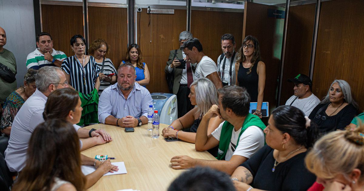 El Gobierno abre una nueva ronda de paritarias con los gremios estatales