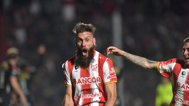 Parnisari escapó del sanatorio para jugar por Instituto. Parnisari escapó del sanatorio para jugar por Instituto.