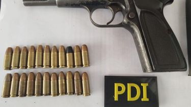 Allanamientos simultáneos en Capital y Las Heras: un detenido y secuestro de armas y droga