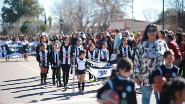 El tradicional desfile en Monte Comán y una fiesta con todas las letras
